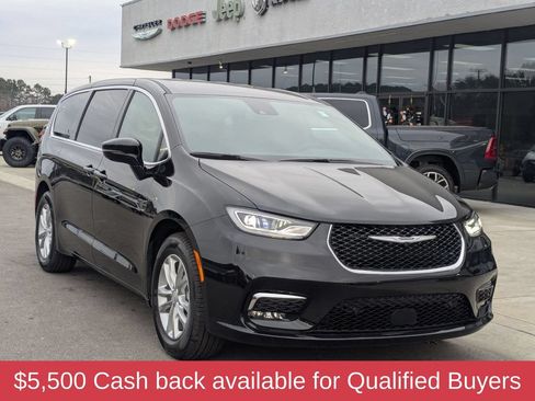New 2026 Chrysler Pacifica Select FWD image 2