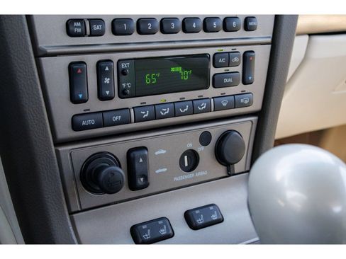 Used 2005 Ford Thunderbird 50th Anniversary RWD image 23