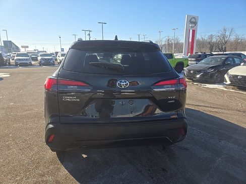 Used 2023 Toyota Corolla Cross XLE image 7