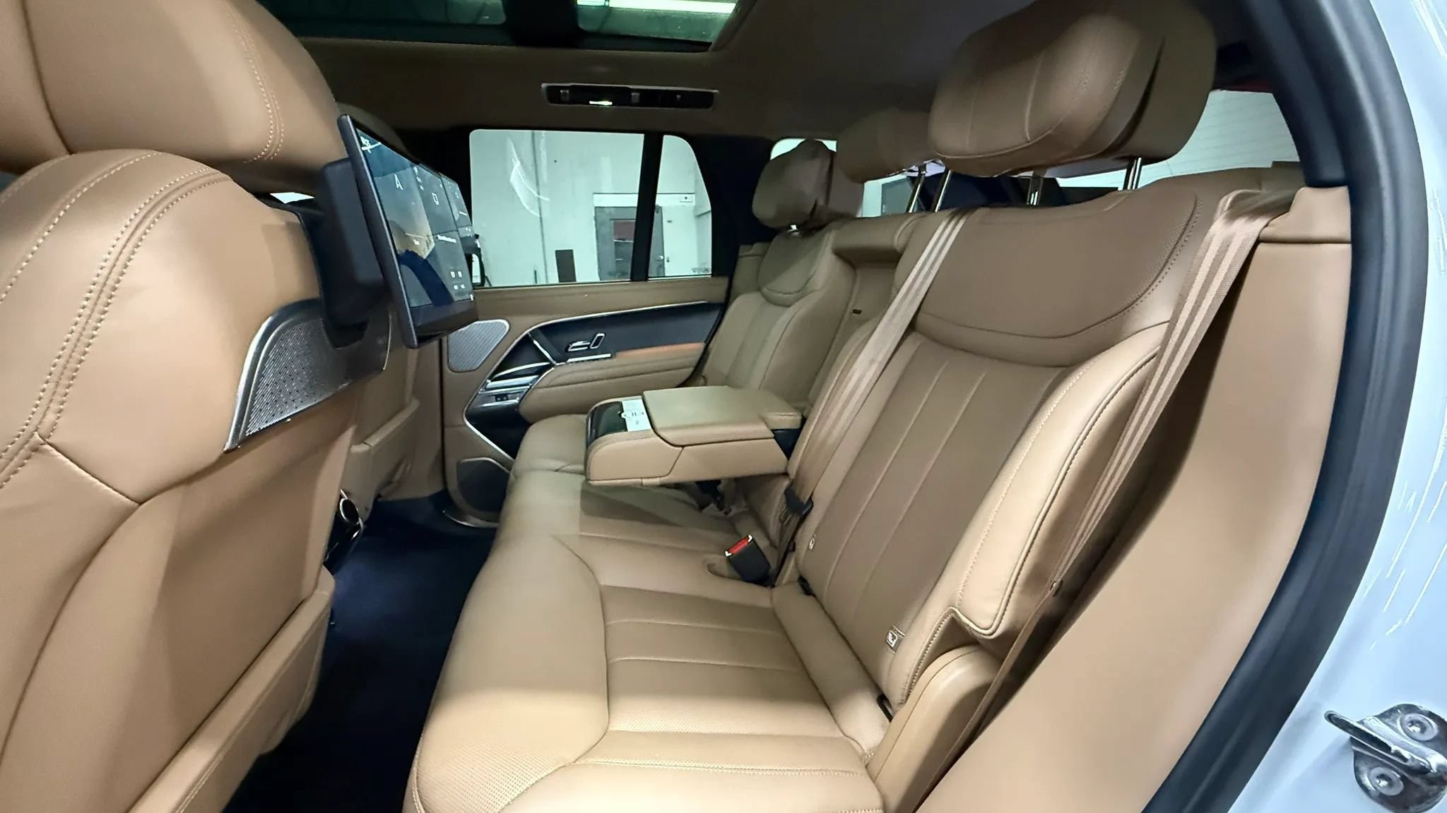 Used 2024 Land Rover Range Rover Autobiography AWD/4WD image 8