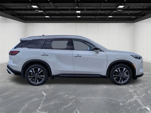 Certified 2025 INFINITI QX60 Luxe image 6