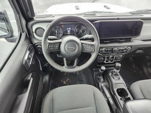 Used 2024 Jeep Wrangler Unlimited w/ Convenience Group AWD/4WD image 26