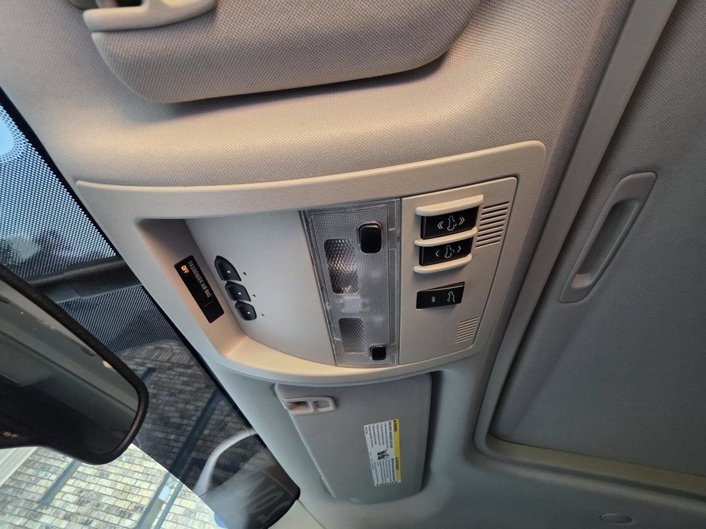 Used 2014 Cadillac Escalade Luxury RWD image 27