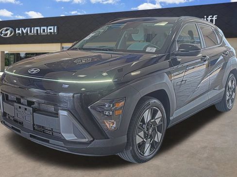 Used 2025 Hyundai Kona SEL FWD image 1