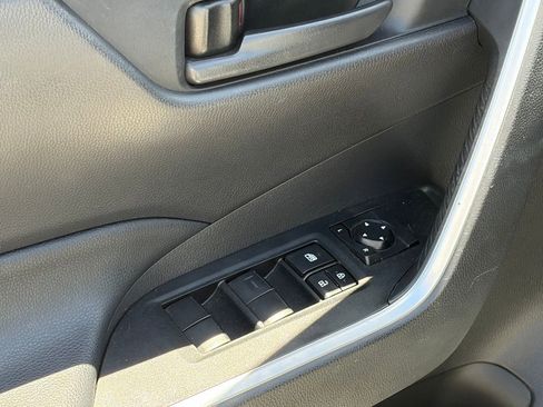 Used 2021 Toyota RAV4 LE AWD/4WD image 6