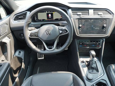 Used 2022 Volkswagen Tiguan SEL R-Line AWD/4WD image 17