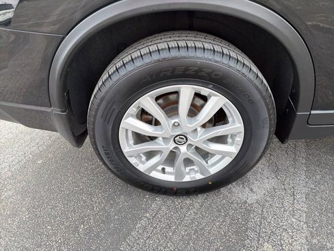 Used 2017 Nissan Rogue SV image 33