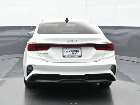 Used 2023 Kia Forte LXS w/ LXS Technology Package FWD image 3