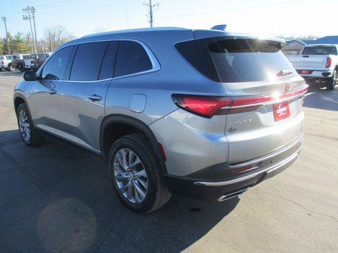 Certified 2025 Buick Enclave Preferred image 8