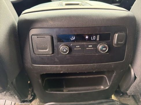 Used 2015 GMC Yukon XL SLE w/ Convenience Package AWD/4WD image 18