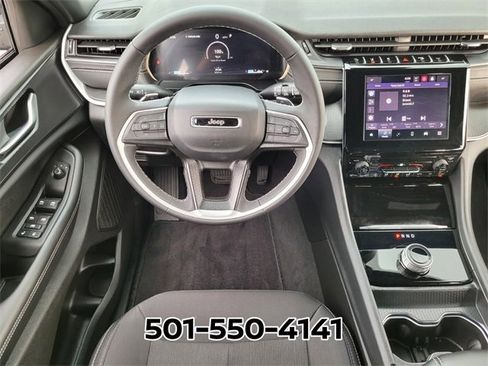 Used 2025 Jeep Grand Cherokee Laredo X image 12