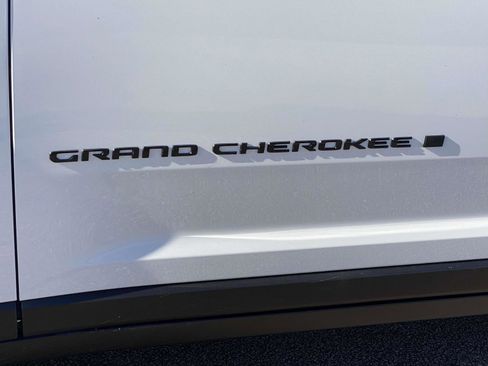 New 2025 Jeep Grand Cherokee Limited w/ Trailer Tow Package image 14