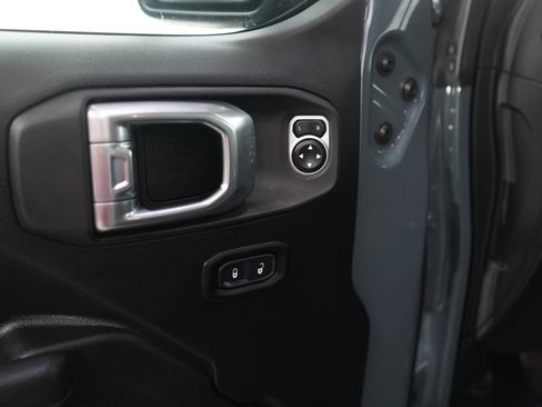 Used 2024 Jeep Wrangler Willys image 19