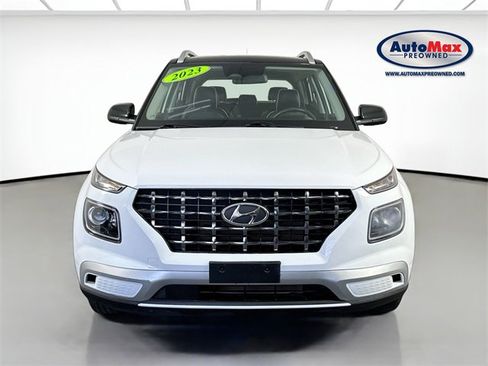 Used 2023 Hyundai Venue Limited image 6