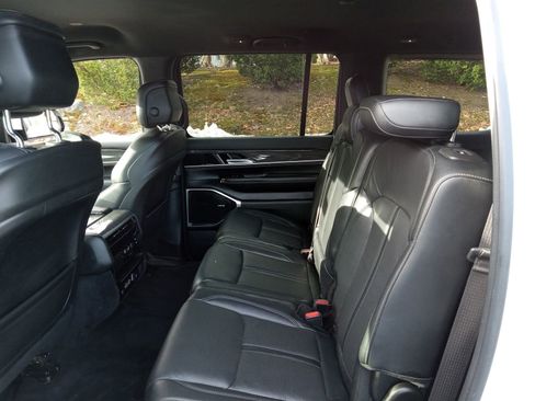 Used 2022 Jeep Wagoneer Series II AWD/4WD image 24