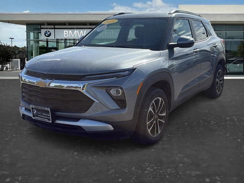 Used 2025 Chevrolet TrailBlazer LT AWD/4WD image 3