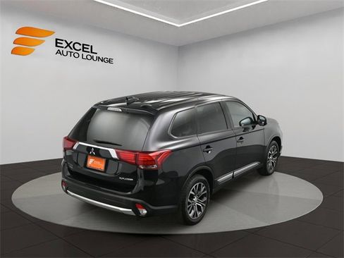 Used 2018 Mitsubishi Outlander SE image 42