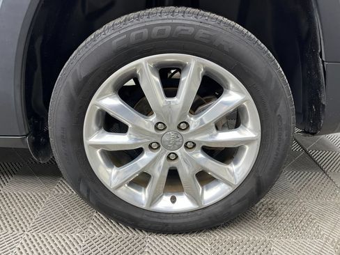 Used 2017 Jeep Cherokee Limited FWD image 30