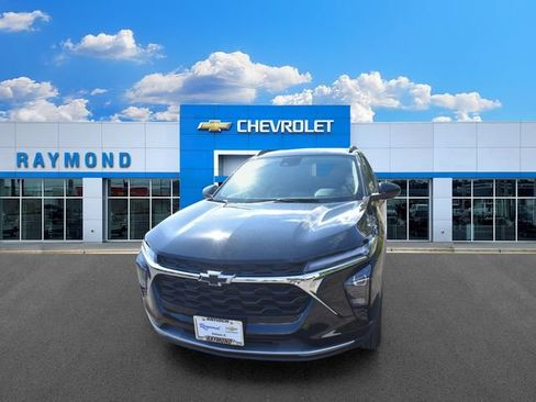 New 2026 Chevrolet Trax LT w/ LT Convenience Package FWD image 8