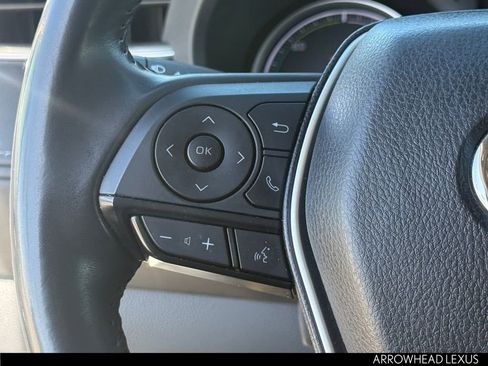 Used 2022 Toyota Venza LE image 12