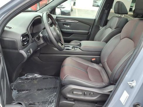 Certified 2025 Honda Pilot Black Edition image 4