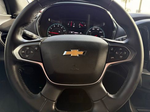 Used 2023 Chevrolet Traverse LT image 23