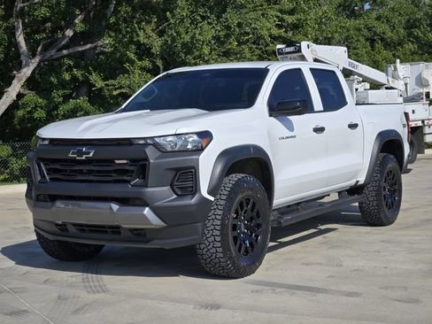 Used 2023 Chevrolet Colorado Trail Boss w/ Technology Package AWD/4WD image 4