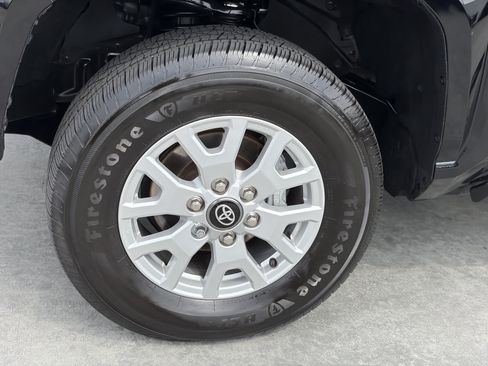 Certified 2024 Toyota Tacoma SR5 AWD/4WD image 8