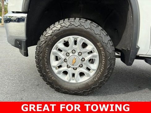 Used 2023 Chevrolet Silverado 2500 LT AWD/4WD image 9