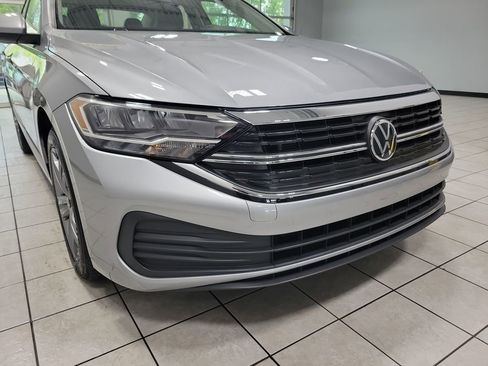 Used 2023 Volkswagen Jetta SE w/ Panoramic Sunroof Package FWD image 23