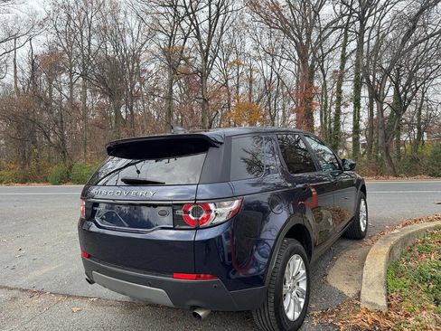 Used 2019 Land Rover Discovery Sport SE image 8