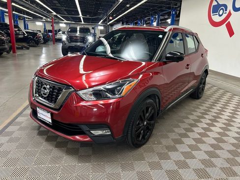 Used 2019 Nissan Kicks SR w/ SR Premium Package FWD image 7
