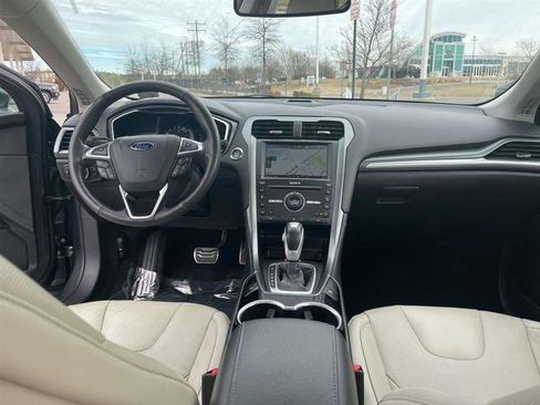 Used 2016 Ford Fusion Titanium image 22