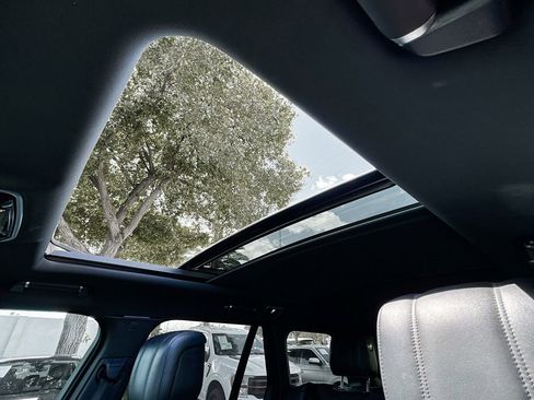 Used 2020 Land Rover Range Rover HSE image 24