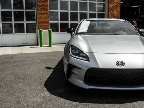 Used 2025 Toyota GR86 RWD image 30