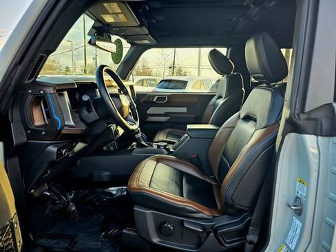 Used 2023 Ford Bronco Outer Banks w/ Sasquatch Package image 18
