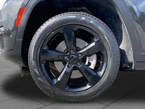 Used 2023 Jeep Grand Cherokee L Limited w/ Black Appearance Package RWD image 10