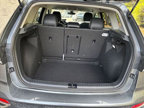 Used 2025 Volkswagen Taos SE image 32