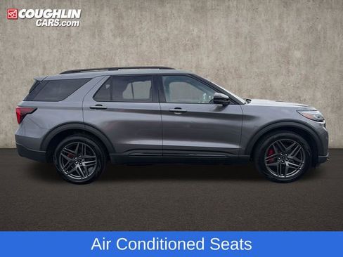 Used 2025 Ford Explorer ST image 11