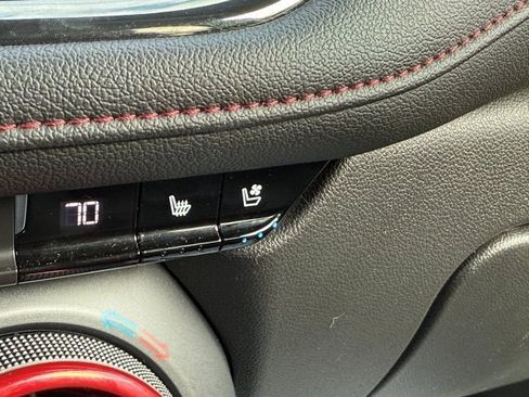 Used 2022 Chevrolet Blazer RS w/ Enhanced Convenience Package image 32