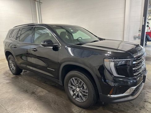 Used 2025 GMC Acadia Elevation image 3