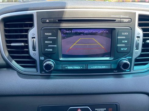 Used 2018 Kia Sportage LX FWD image 21