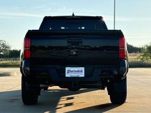 Used 2024 Toyota Tacoma TRD Sport w/ TRD Sport Upgrade Package AWD/4WD image 7