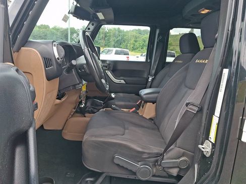 Used 2013 Jeep Wrangler Unlimited Sahara w/ Connectivity Group AWD/4WD image 13