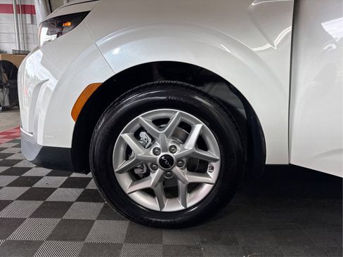 Used 2023 Kia Soul LX w/ LX Technology Package FWD image 17