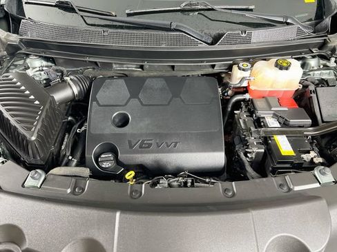 Used 2022 Chevrolet Traverse LT FWD image 29