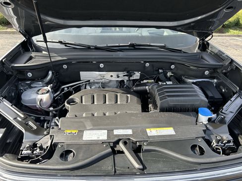 Certified 2025 Volkswagen Atlas SEL Premium R-Line image 31