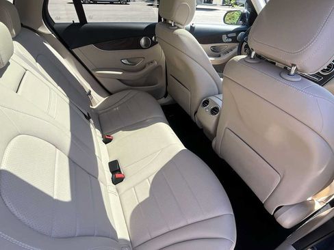 Used 2019 Mercedes-Benz GLC 300 4MATIC image 11