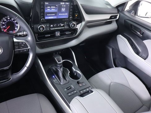 Used 2020 Toyota Highlander LE AWD/4WD image 33