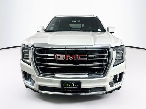Used 2023 GMC Yukon SLT AWD/4WD image 2